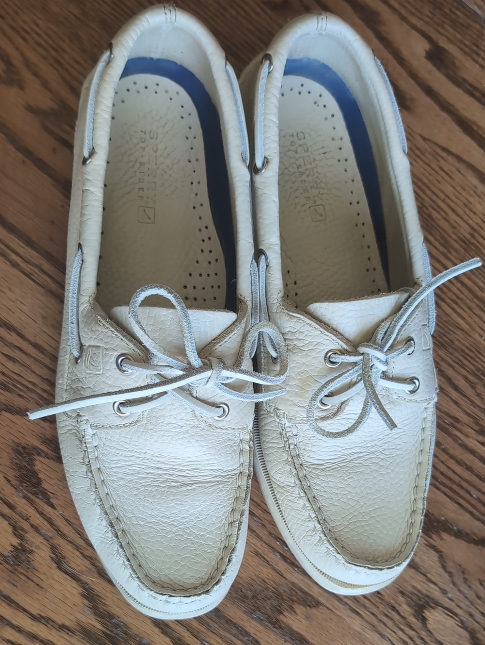 Sperry White and Navy Leather Boat Shoe Insole Detail